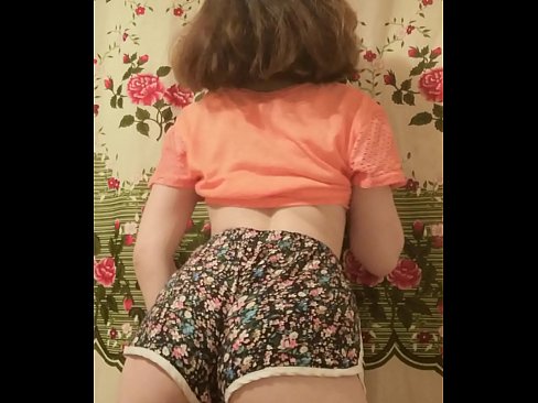 ❤️ Sexy jonge babe dy't har koarte broek op 'e kamera útstrielet ❤️ Moaie porno op fy.onetubes.top ☑