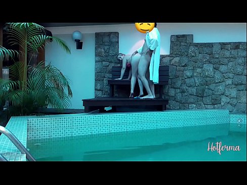 ❤️ Baas noeget faam nei it swimbad, mar koe net wjerstean in hot ❤️ Moaie porno op fy.onetubes.top ☑